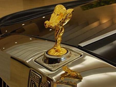 千万劳斯莱斯自燃，车标却保留完好，卖了能值辆奥迪！