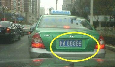 连号的豪车不稀奇,但为啥出租车用的更好!个别价值达百万!