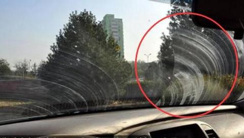 雨刮器擦不干净别急着换？老司机教你1招：5毛钱就能搞定