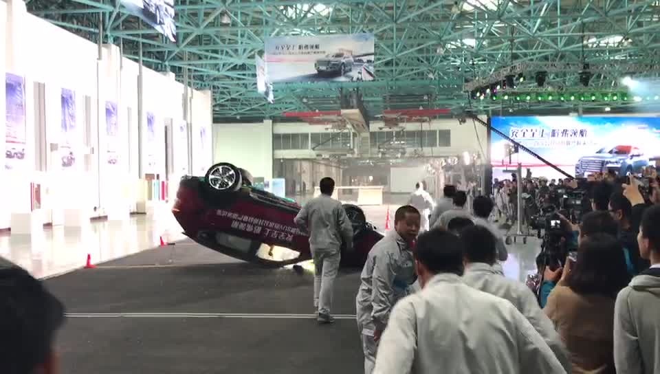 车圈话题 指南直播间 中国品牌SUV首次公开挑战最严试验 — 转圈吧...
