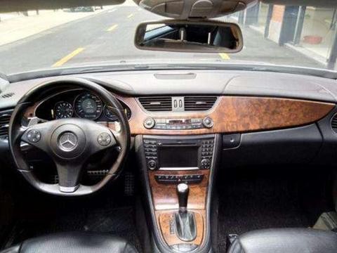 落地价200万，现在只需40万，百公里加速4秒5，富二代座驾