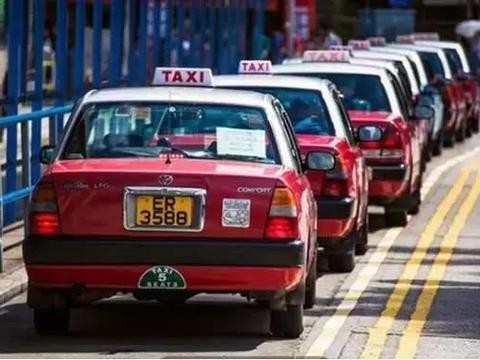 被称为“加大版凯美瑞”的第十五代皇冠 侧面颜值超宝马 30万能提