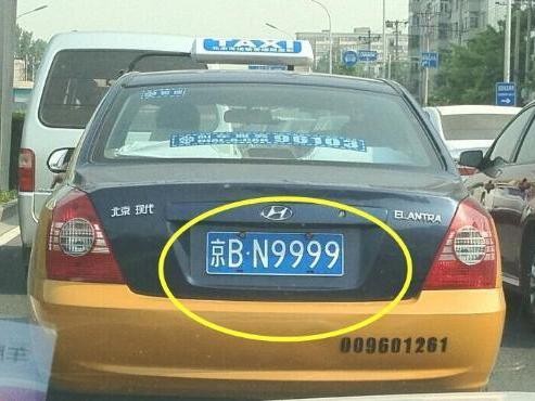 连号的豪车不稀奇，但为啥出租车用的更好！个别价值达百万！