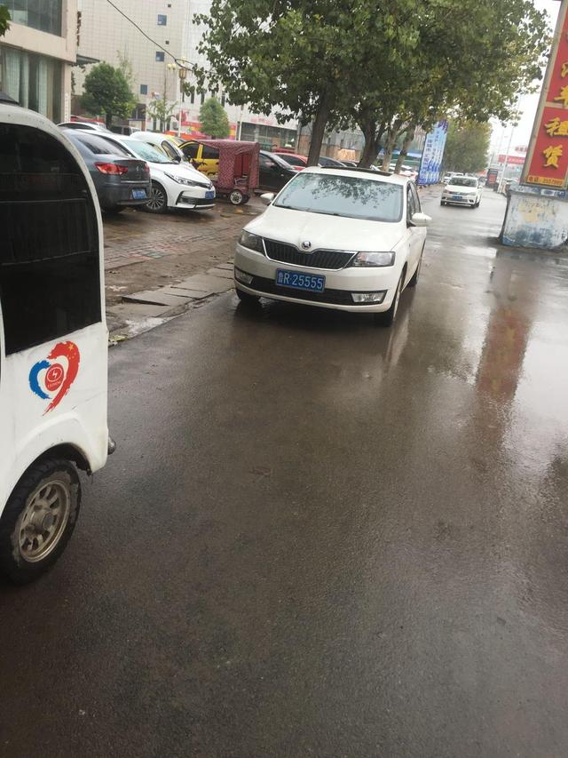 连号的豪车不稀奇,但为啥出租车用的更好!个别价值达百万!