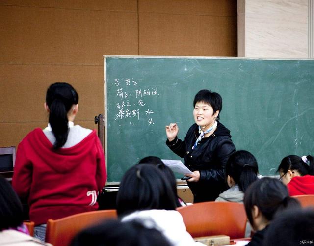 一个高中教师月薪大概多少？建议大学师范生收藏！
