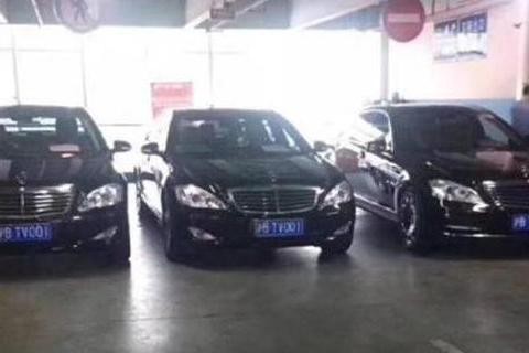 巴博斯、路虎、奔驰、大货车，5车挂同一块99999车牌，是大货车