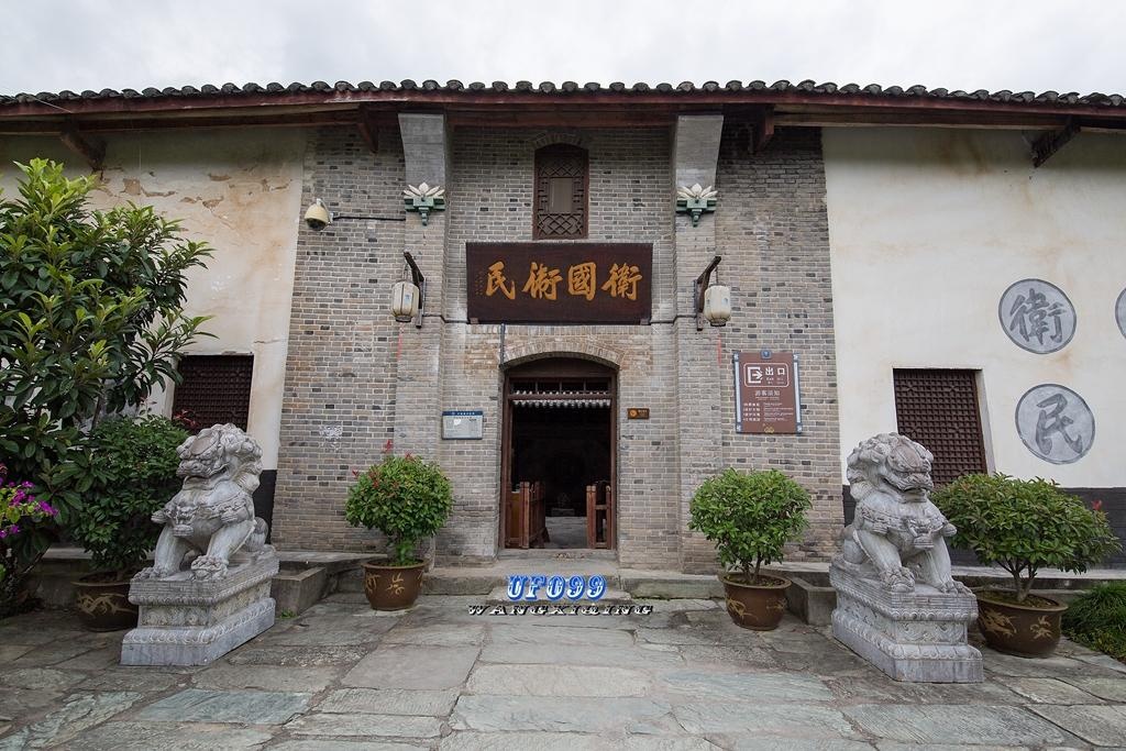 魏辅堂一生娶了大小老婆6个,五个女儿,两个儿子.两个儿子都