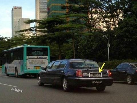 澳门首辆加长红旗，比加长林肯还贵，车门带密码，车内有卫星电话