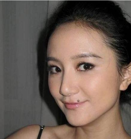说道娱乐圈里嘴上有痣的女明星你会想到谁?是李倩还是孙俪?