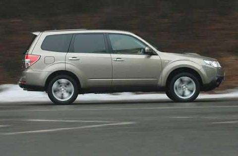 这款万年不变的SUV是为赛道而生，操控性谁开谁知道完美