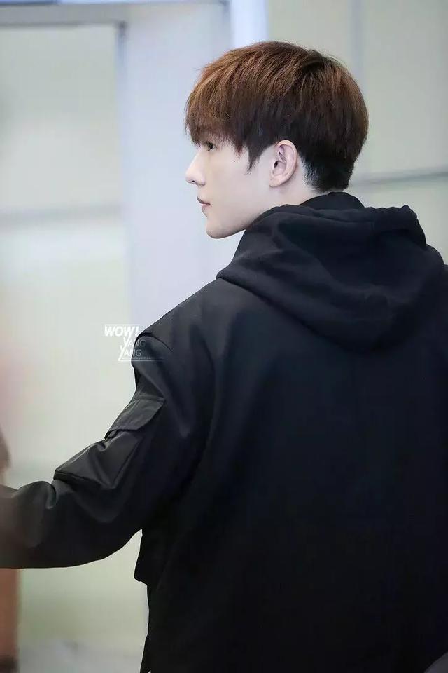 杨洋新发型被吐槽--像一个柚子皮扣在后脑勺上