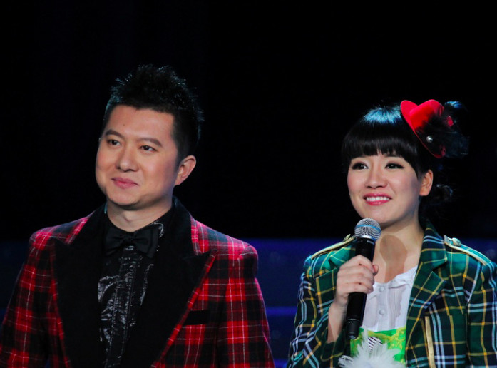 伴随着我们童年的情侣主持人红果果与绿泡泡结婚了!