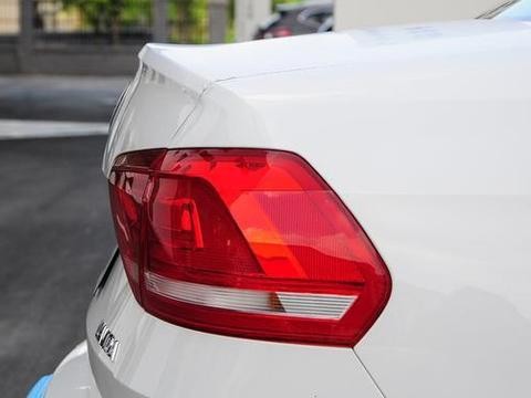 一辆悬挂着大众标的“中国特供车”9月份卖了近6万辆，它就是朗逸