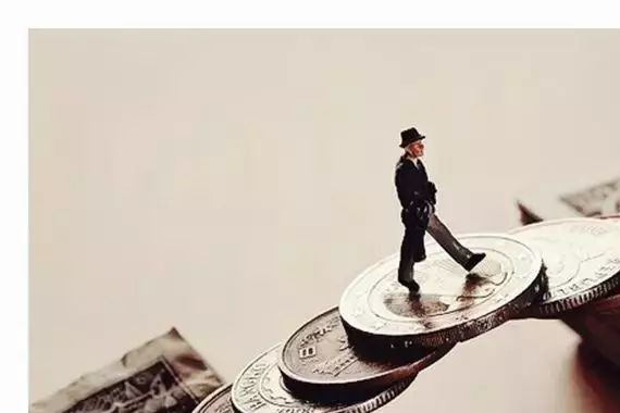 恋情隐晦公布，大V卖房加仓，长城在下一盘怎样的棋？