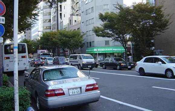 人口多汽车多的日本,停车问题轻松解决,这些设