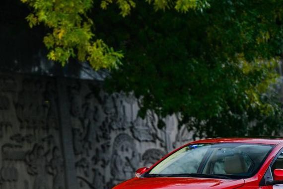 尽管有0油耗0污染的车，你还是应该在这3款经济代步车里挑一款！