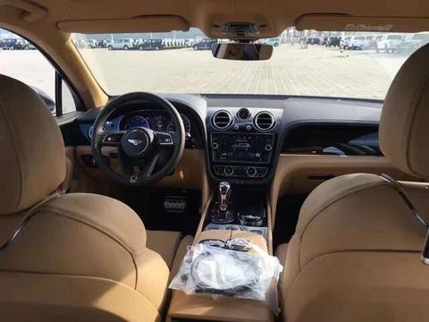 想形容18款宾利添越W12，你一定会用到数不清的“最”最豪华等等