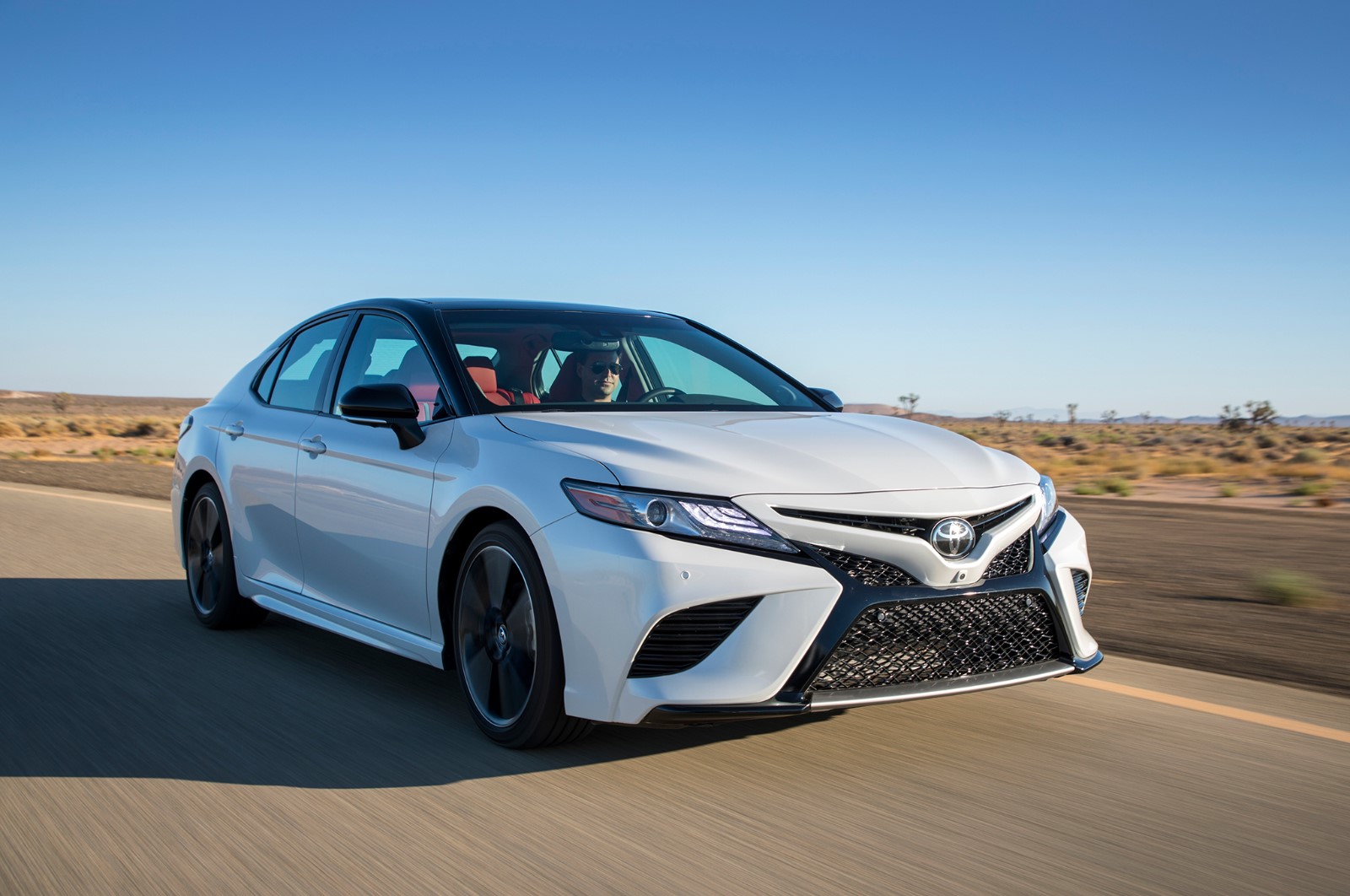 2018款本田雅阁PK2018款丰田凯美瑞