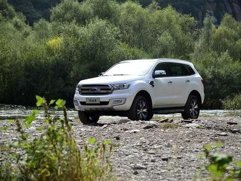 这两款SUV公路土路随便跑，空间大有四驱，特别适合自驾游