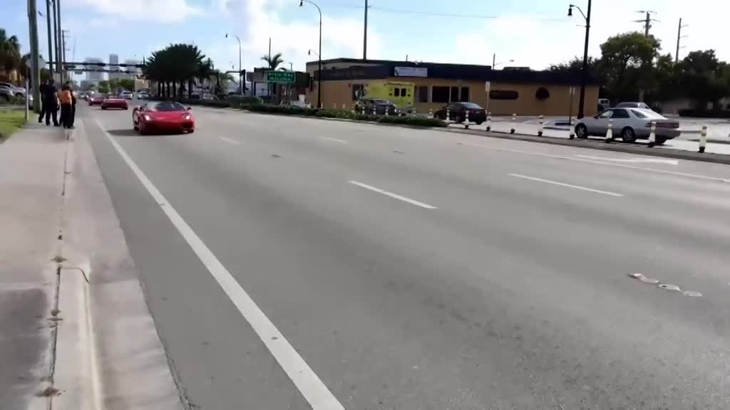 我打赌你一辈子都没见过这么多超级跑车！