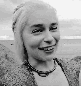 《权力》龙妈笑起来太魔性,分分钟变表情包