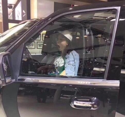 傅园慧知恩图报,豪车送教练,自己心甘情愿买1