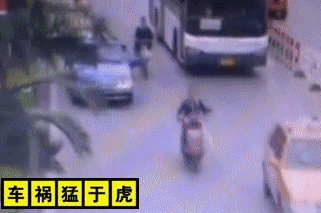 车祸猛于虎!开车门不注意观察导致的事故触目惊心!