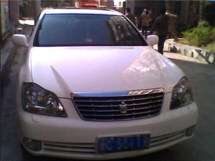 30万的日系车撞上同行，车主下车一看，直言：铁皮太薄啊！