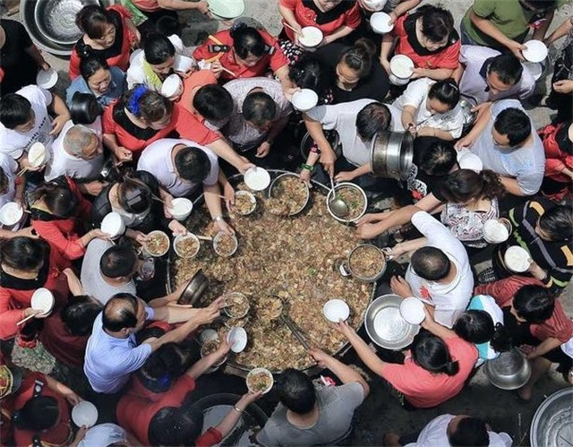 农村人办酒席必有的大锅饭,场面太壮观,最后一张知道