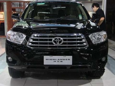 纯进口硬汉七座越野，配四驱9AT变速箱，仅25万，汉兰达没它霸气