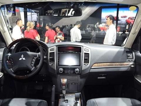 这款进口SUV不足40万, V6动力配七座布局, 为何难敌国产霸道?