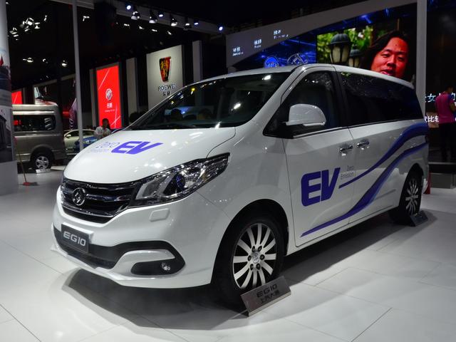 这台豪华车200km续航干嘛用?自主敢卖40万,轴距有3米2