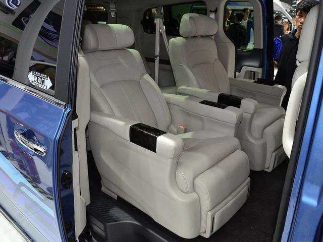 这台豪华车200km续航干嘛用?自主敢卖40万,轴距有3米2