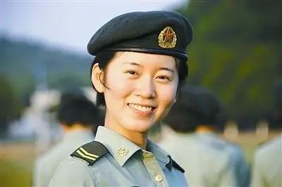 清华女兵王晓丽的军营生活:从入伍当兵到退伍