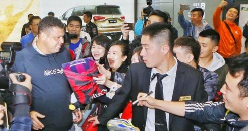 大罗马队率40大球王西安比赛!舍瓦拼到受伤下