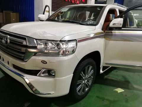 中东版酷路泽4000大灯清洗版豪华升级后挂备胎 天生野性