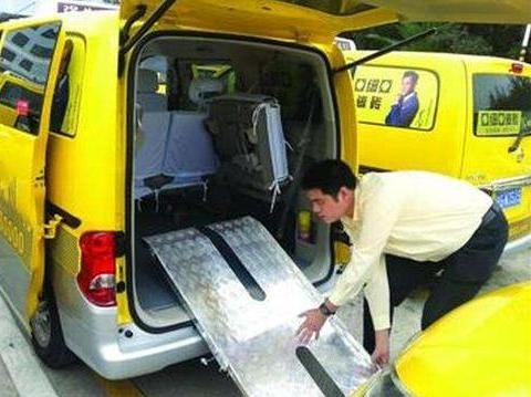 上海有了7人座出租车，叫车方式有点网约车的感觉