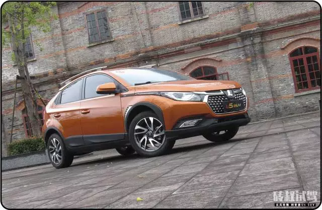 12寸超大中控屏!这台10万不到的新款SUV,回头率超高!