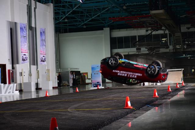 号称最严格的翻滚试验,神车哈弗H6的表现会如何呢?