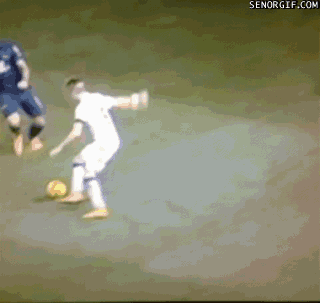 足球爆笑gif:被工作人员戏耍的罗总裁