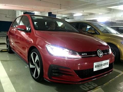 多款跑车亮相于肇庆国际赛车场 高尔夫7代同堂致敬经典