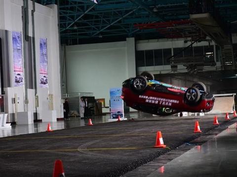 哈弗H6翻滚了几圈之后，让日系吸能技术颜面扫地