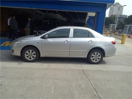 日系车撞倒自行车，车主下车欲给100元私了，对方称：你赔不起！