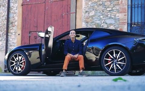 911是最适合日常代步的跑车？那你肯定没有开过DB11！