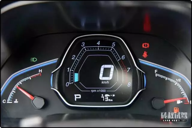 12寸超大中控屏!这台10万不到的新款SUV,回头率超高!
