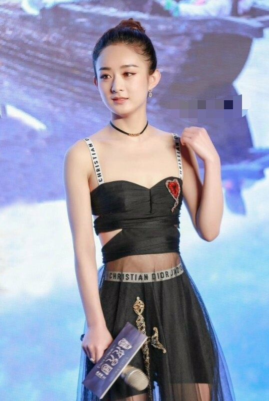 赵丽颖内衣外穿实力抢镜,网友:我终于明白什么叫"一马