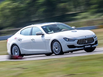 玛莎拉蒂在城市开简直浪费，它就应该下赛道撒野！