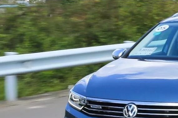 一个不买奔驰宝马的理由，它才是正宗的德味车！