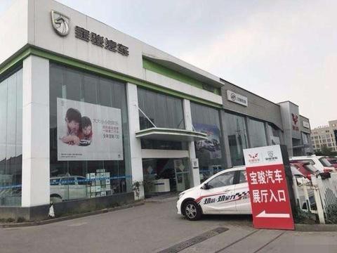 五菱宏光档次不够高, 5万提了宝骏310W, 后备箱能铺床