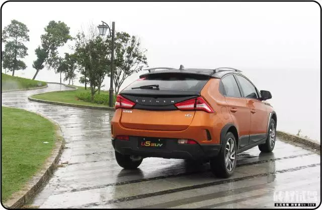 12寸超大中控屏!这台10万不到的新款SUV,回头率超高!